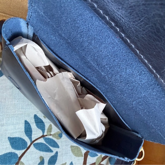 BNNU Portland Leather Cowboy Blue Medium Metro Crossbody Bag - Picture 4 of 4